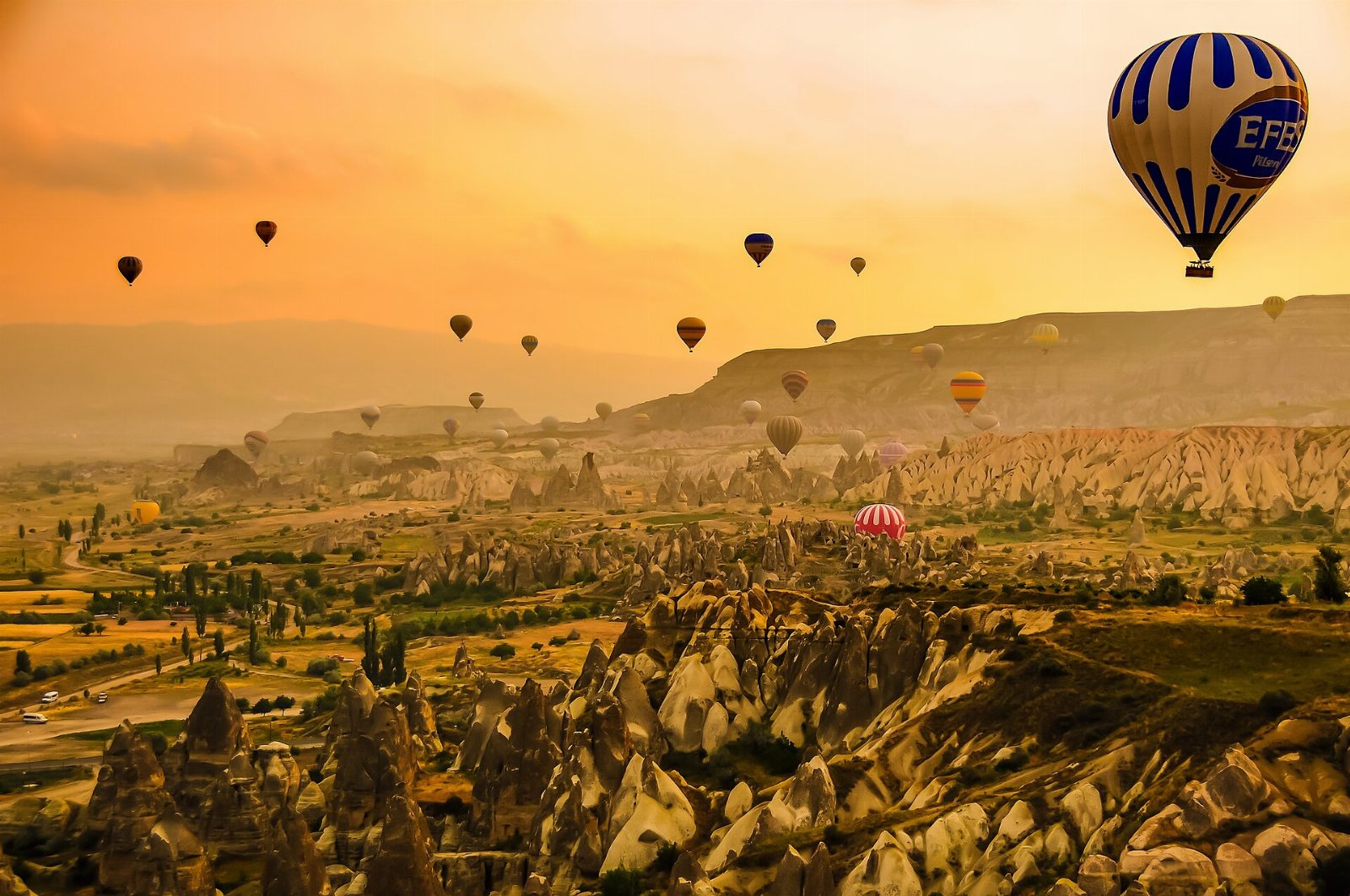 Naik Hot Air Balloon di Cappadocia: Panduan Lengkap
